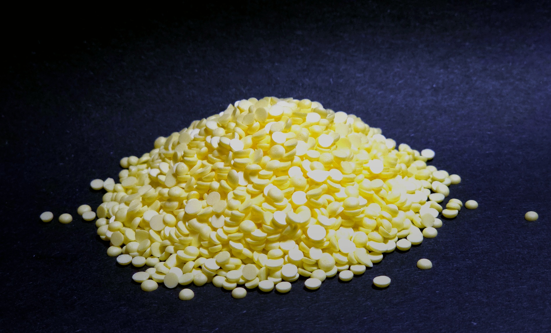 Industrial chemical handling context for fertilizer urea storage and loading