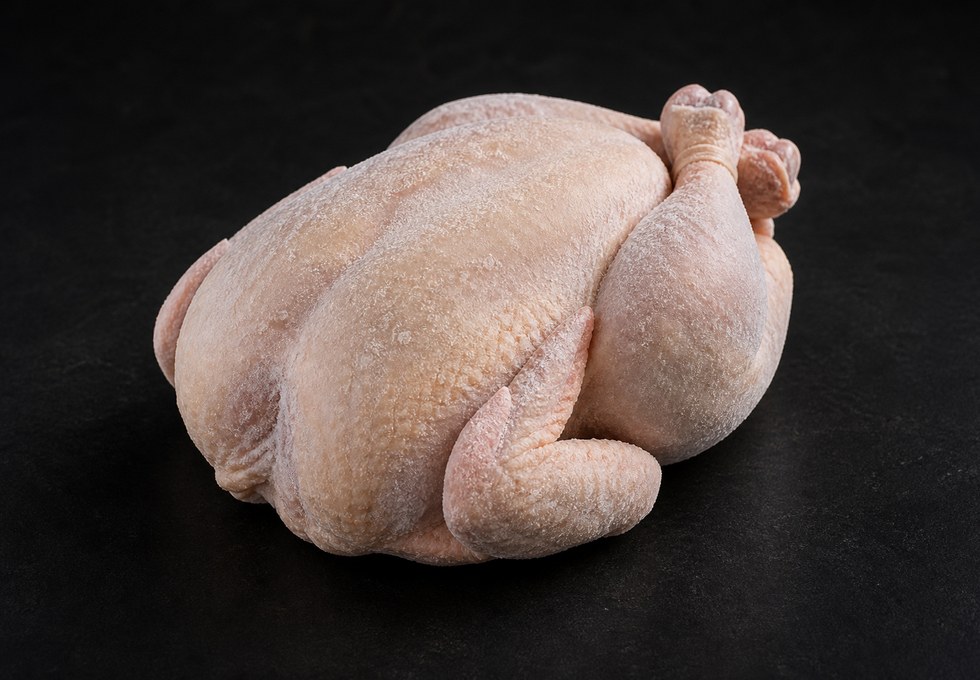 Pollo entero congelado