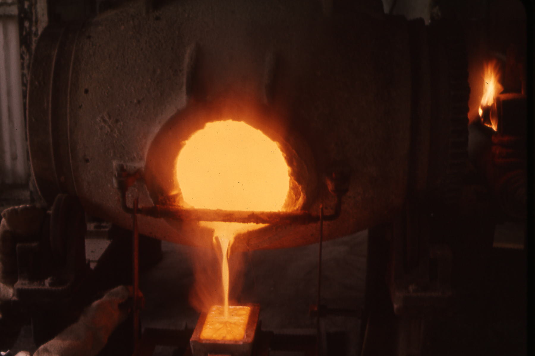 Molten gold poured into a mould, documentary context for smelting and refining